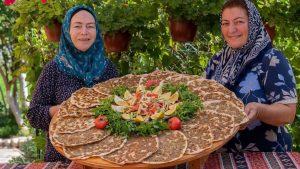 آموزش پیتزای کوچک ترکی. نازک، ترد و خوشمزه | دستور العمل لاهمعجون