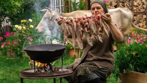 پختن زبان گاو نر به سبک قدیمی در آتش | زندگی روستایی